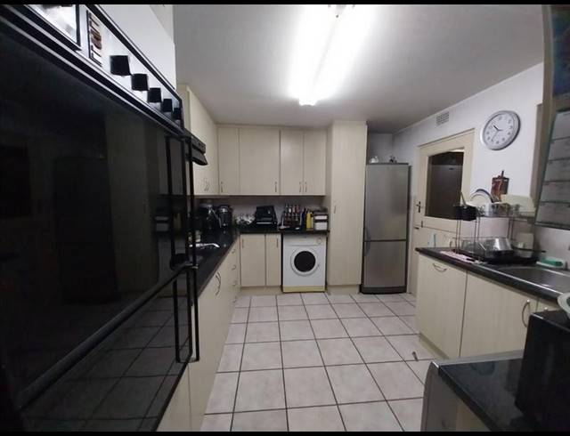3 BEDROOM TOWNHOUSE FOR SALE IN BIRCHLEIGH NORTH